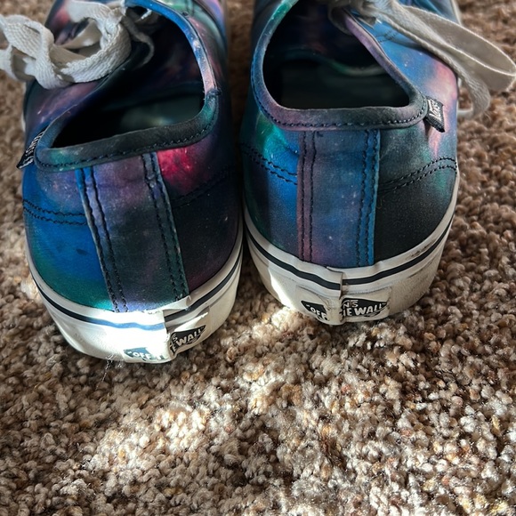 Vans - Picture 3 of 4